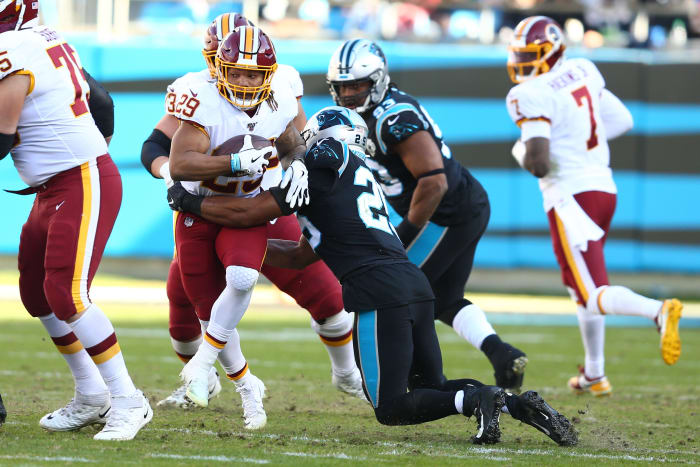 Derrius Guice Carolina tackle © Jeremy Brevard-USA TODAY Sports